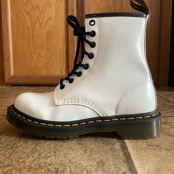 NWT Dr. Martens 1460 Pascal Virginia Leather Lace Up Boots sz 6 - Picture 1 of 7